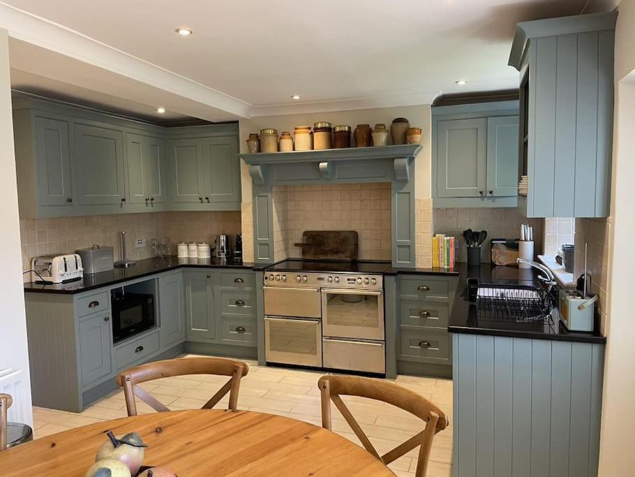 Holly Cottage, 2, Northbrook Park, Farnham-Up To 6 Adults Exterior foto