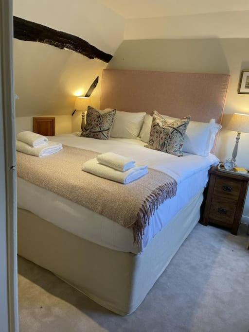Holly Cottage, 2, Northbrook Park, Farnham-Up To 6 Adults Exterior foto