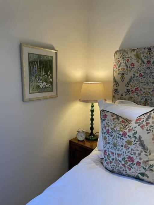 Holly Cottage, 2, Northbrook Park, Farnham-Up To 6 Adults Exterior foto