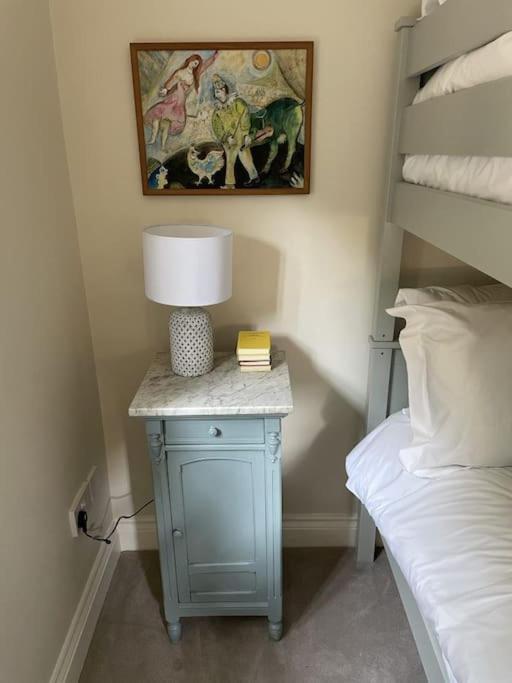 Holly Cottage, 2, Northbrook Park, Farnham-Up To 6 Adults Exterior foto
