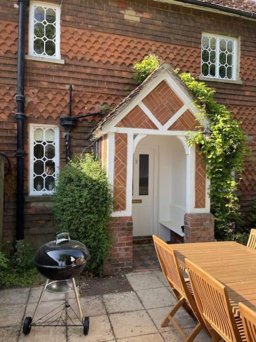 Holly Cottage, 2, Northbrook Park, Farnham-Up To 6 Adults Exterior foto